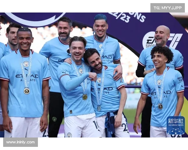 曼城荣获英超环保奖可持续发展金奖展示100%回收塑料球衣